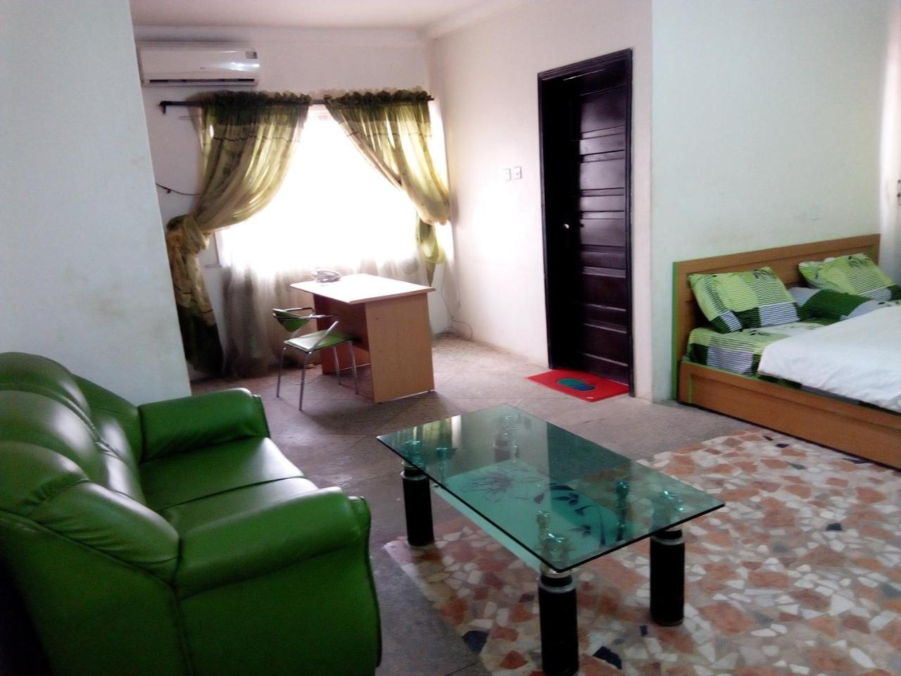 Royal Green Guest House Abeokuta Buitenkant foto