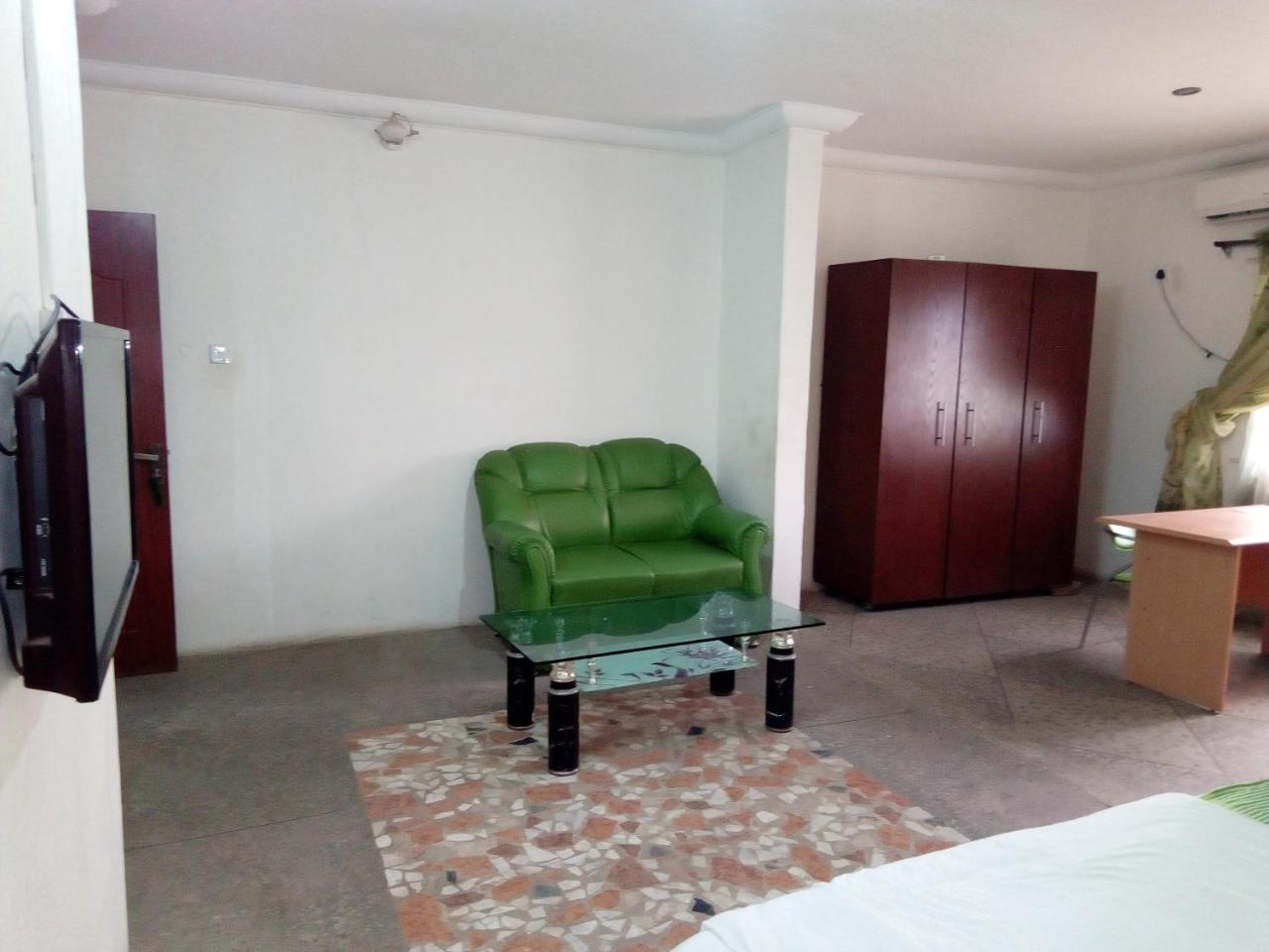 Royal Green Guest House Abeokuta Buitenkant foto