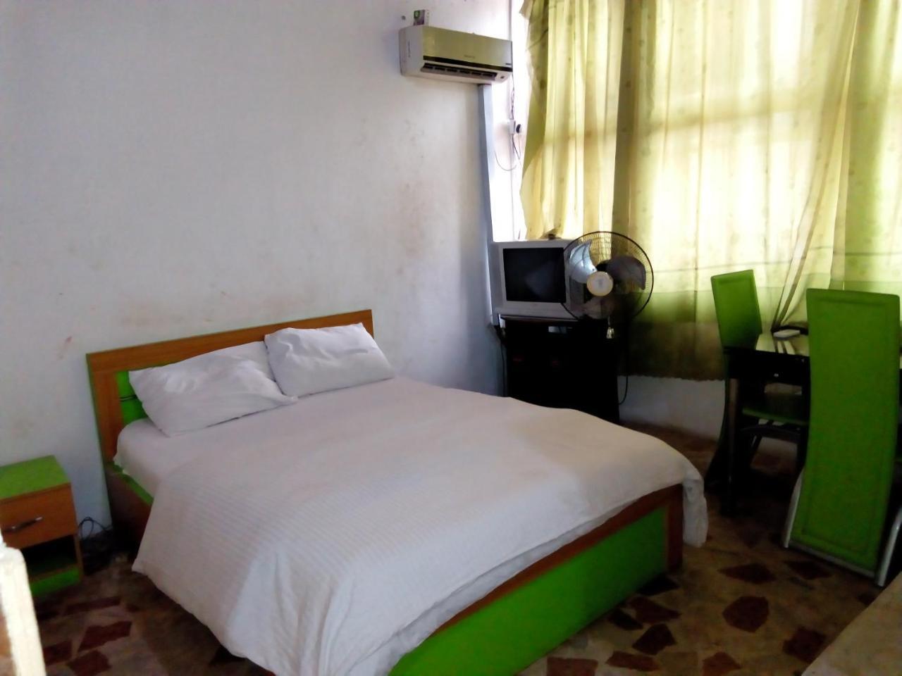Royal Green Guest House Abeokuta Buitenkant foto