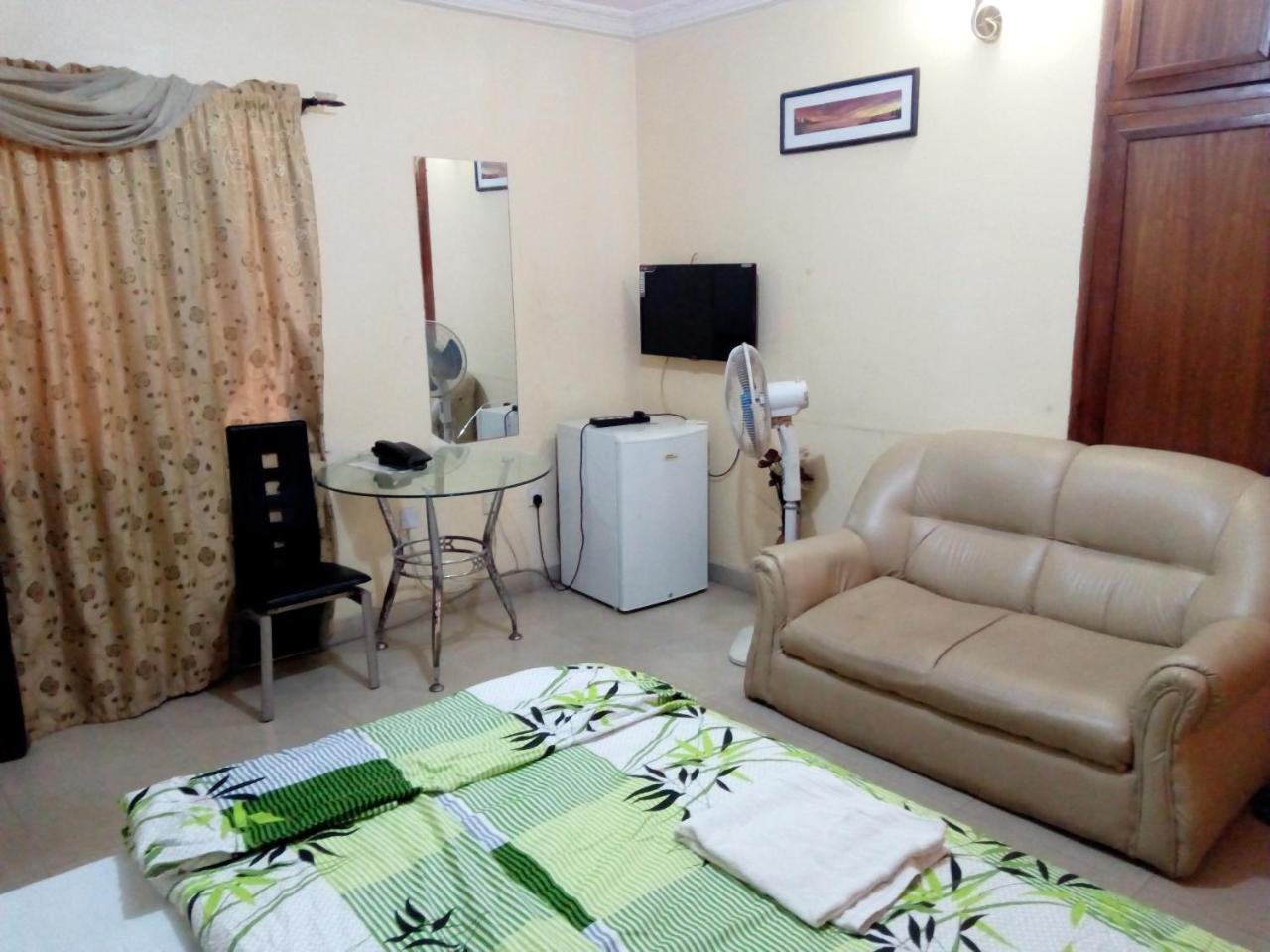 Royal Green Guest House Abeokuta Buitenkant foto