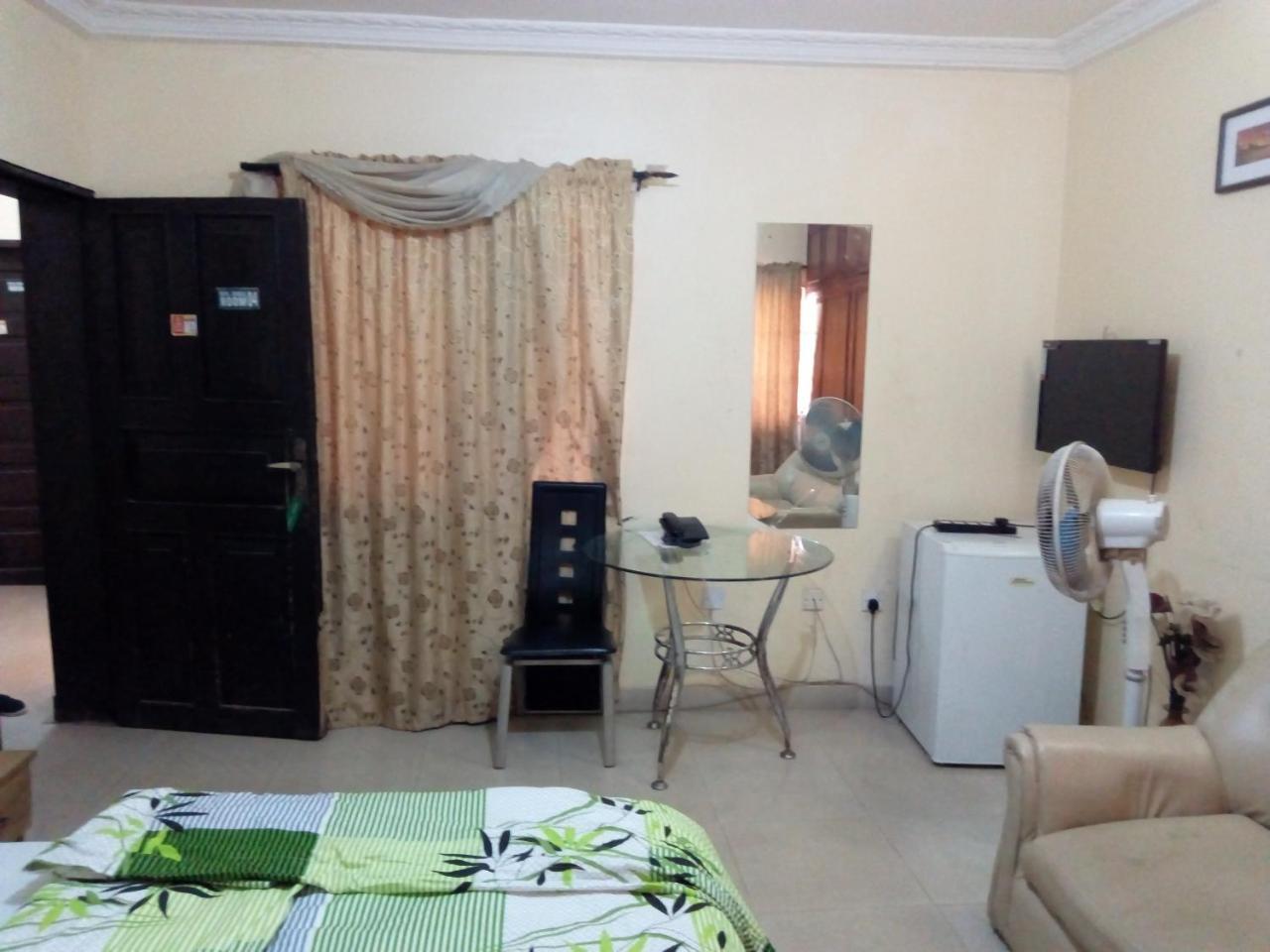 Royal Green Guest House Abeokuta Buitenkant foto